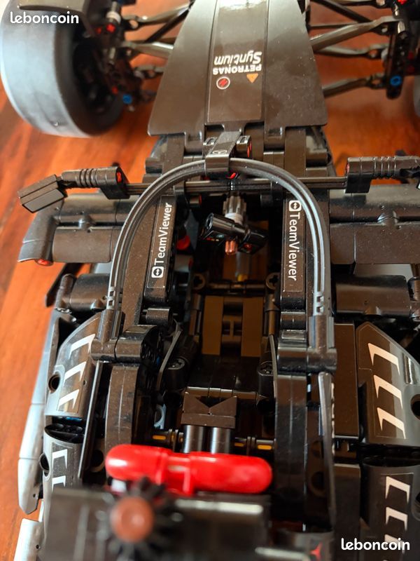 LEGO formule 1 Mercedes AMG -42171- (image 4)