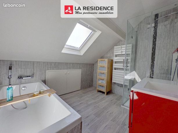 https://img.leboncoin.fr/api/v1/lbcpb1/images/3d/11/c3/3d11c33e45f6607219c87c445ef4edbd02210ab2.jpg?rule=ad-image