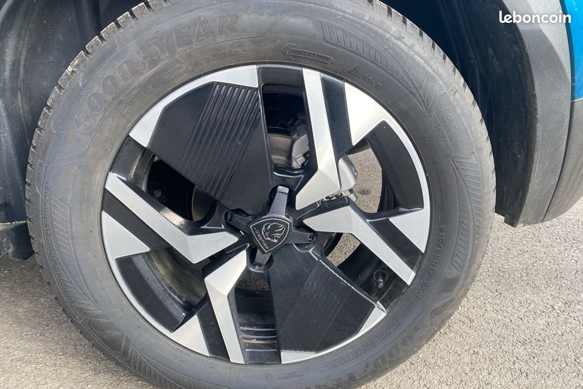 PEUGEOT 2008 Hybrid 145 e-DCS6 Business (image 12)