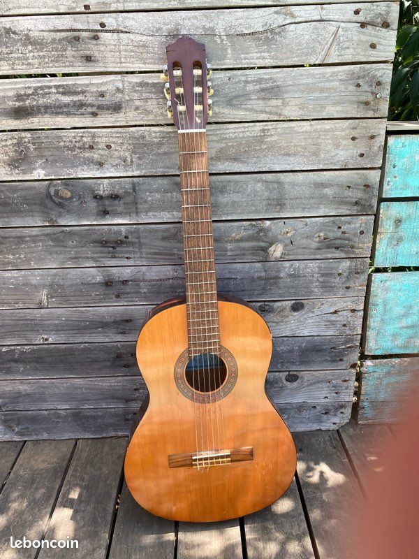 Guitare Yamaha (image 1)