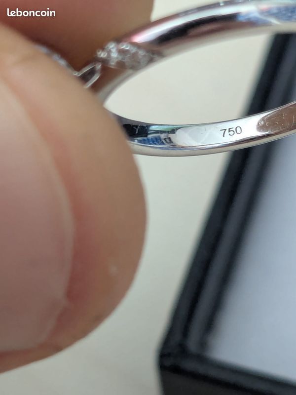 Solitaire épaulé or blanc 18K serti de 1 diamant de 0.40ct de forme brillant G-SI. épaulé de 6 diamants de forme brillant pour un poids de 0.44ct (image 3)