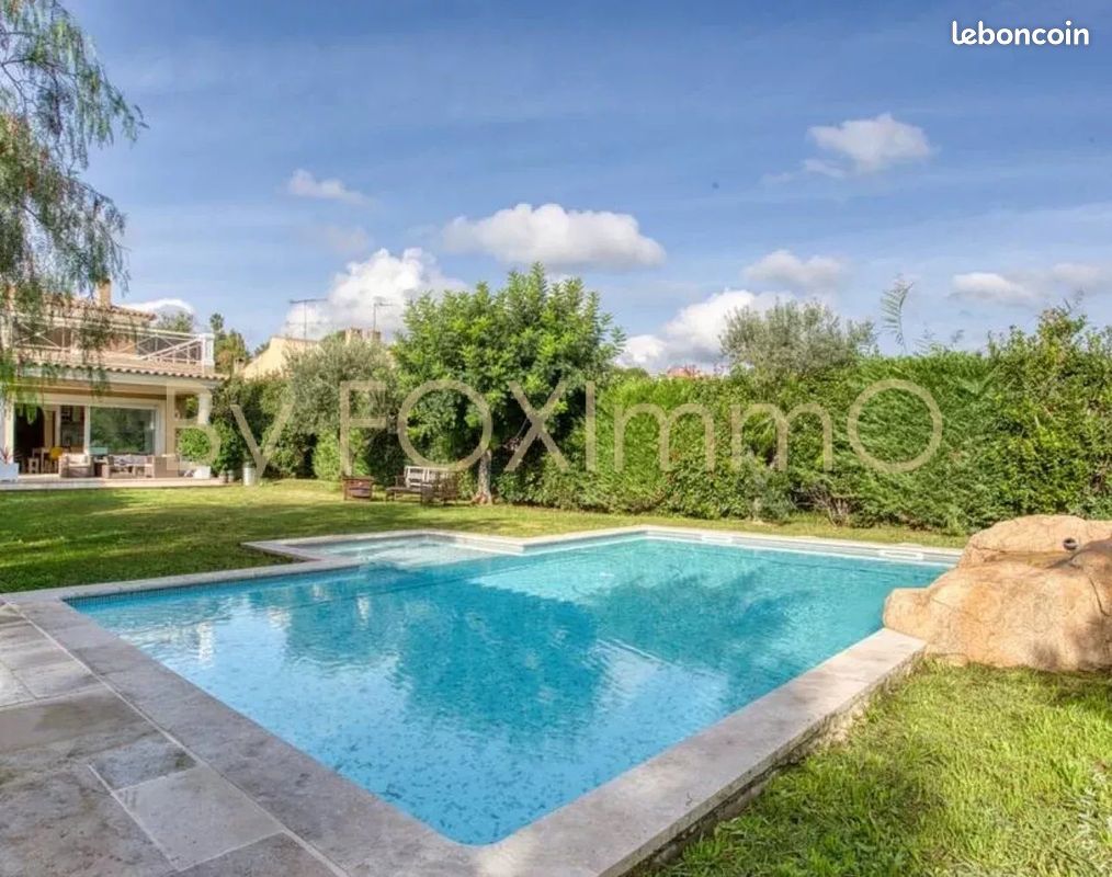 Maison 6 pièces 240 m² · à Antibes · 240 m² · 1 640 000 €