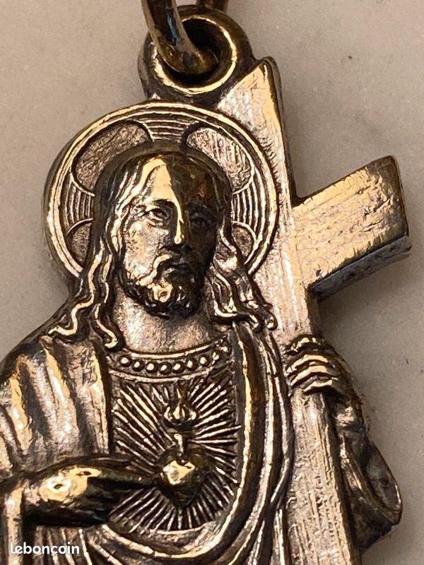 Médaille Religieuse Jésus CHRIST En Relief – Argenté – Style Broche