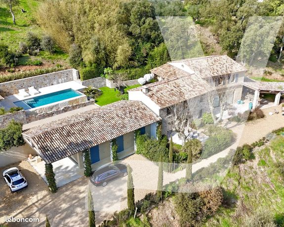 Villa 5 pièces 245 m²