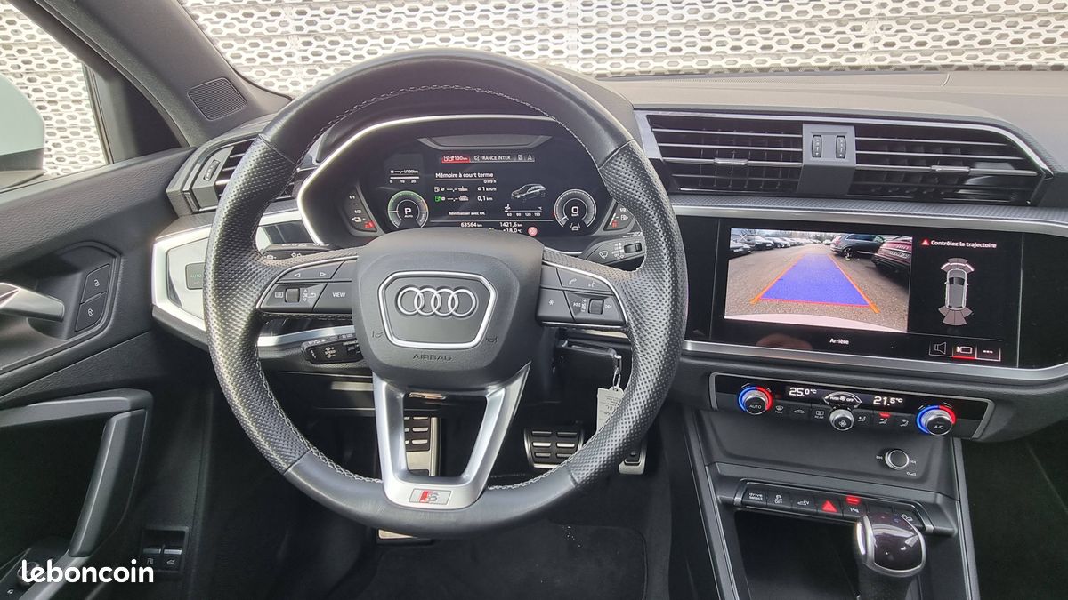 AUDI Q3 45 TFSIe 245 ch S tronic 6 S line (image 18)