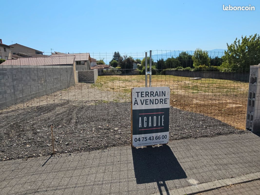 TERRAIN Constructible à MOURS 833 m² (26540) · à Mours-Saint-Eusèbe · 169 600 €