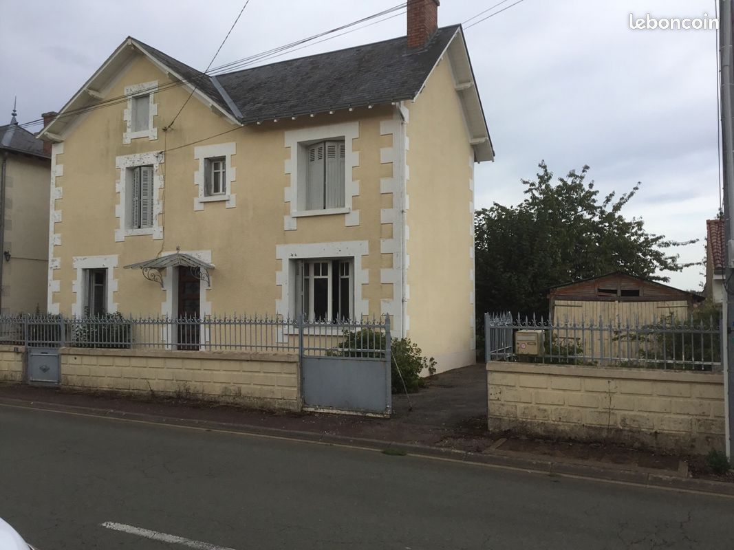 Maison 5 pièces 100 m² · à Rouillé · 100 m² · 105 000 €