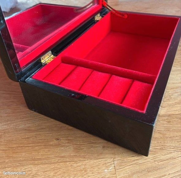 Coffret / Boîte à Bijoux D'Asie - Objet D'occasion En Parfait état