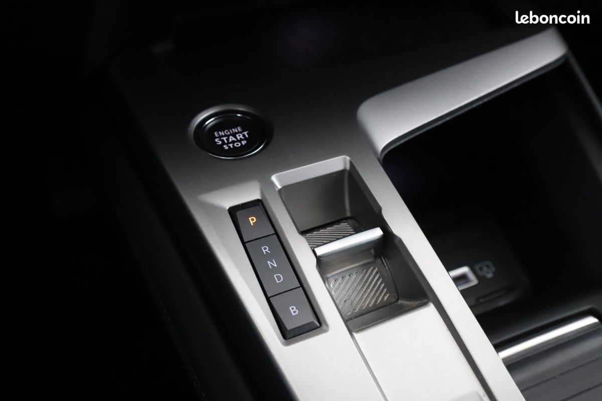 Peugeot 408 1.6 PHEV Allure Pack e-EAT8 225 ch (image 28)