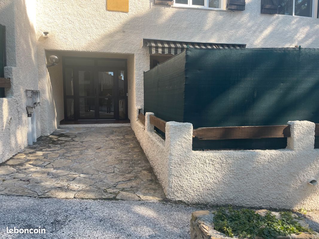 Studio + clim + terrasse de 20m2 à 300m plage des Lecques (image 9)