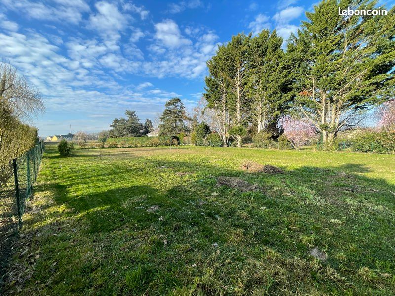 Terrain 850 m² · à Truyes · 60 000 €