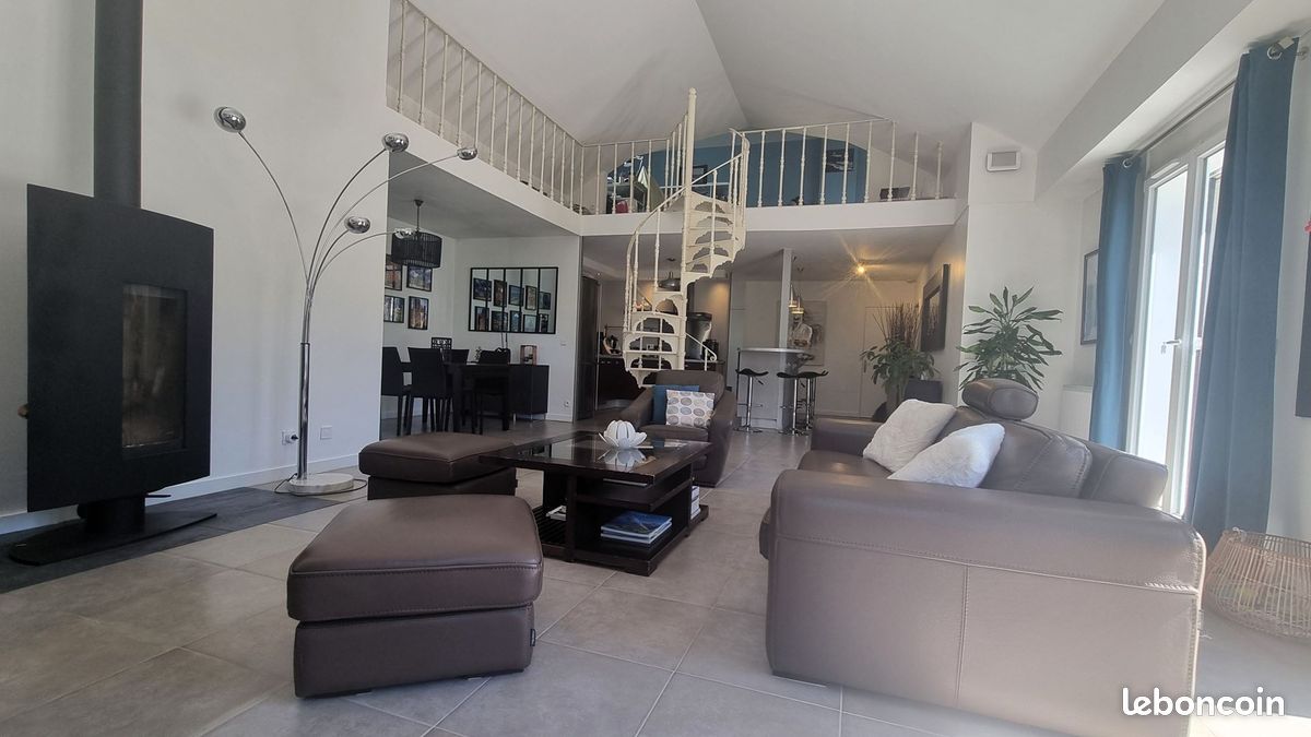 Maison 8 pièces 193 m² · à Ozoir-la-Ferrière · 193 m² · 650 000 €
