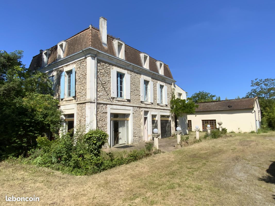 Maison 14 pièces 417 m² · à Fauillet · 417 m² · 189 900 €