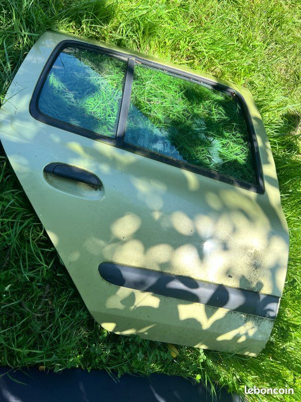 Porte arrière droite clio 2 (image 1)