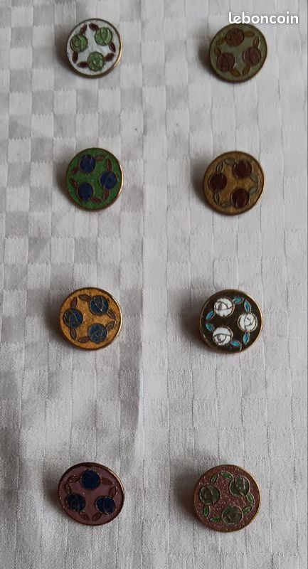 Broche émaillée (image 2)