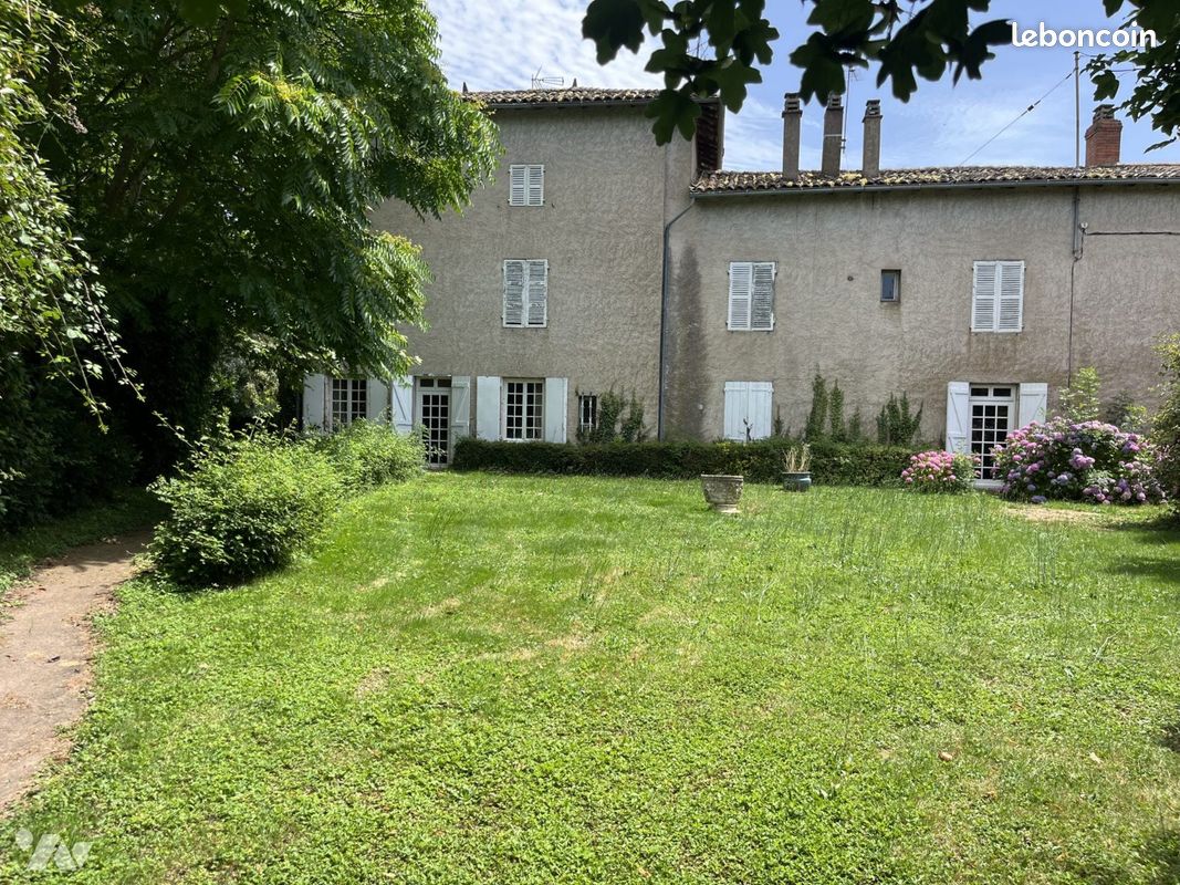 Maison 10 pièces 330 m² · à Chaneins · 330 m² · 350 000 €