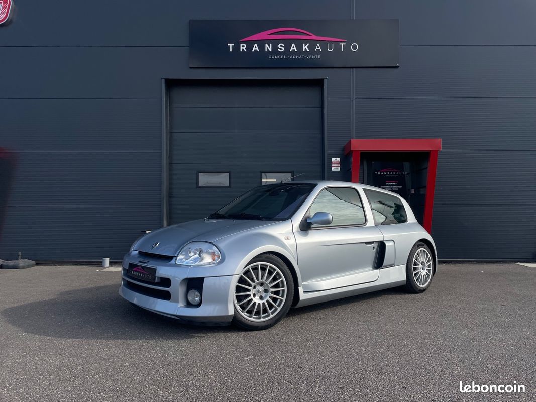 RENAULT CLIO 3.0 V6 Sport (image 1)