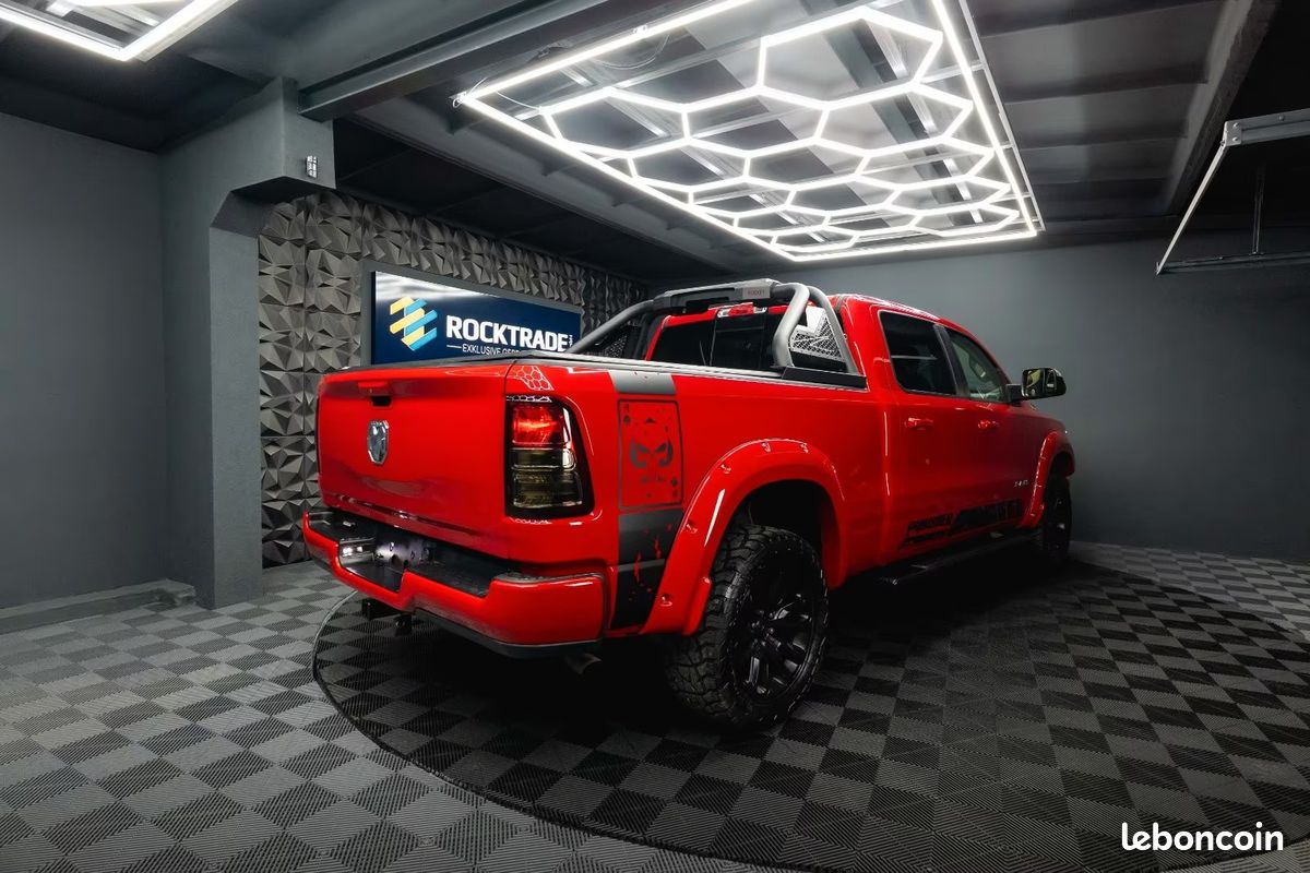 Dodge RAM 1500 Red Devil Long Bed 5.7 V8 HEMI 401 ch 4x4 – Night Pack – Offroad (image 14)