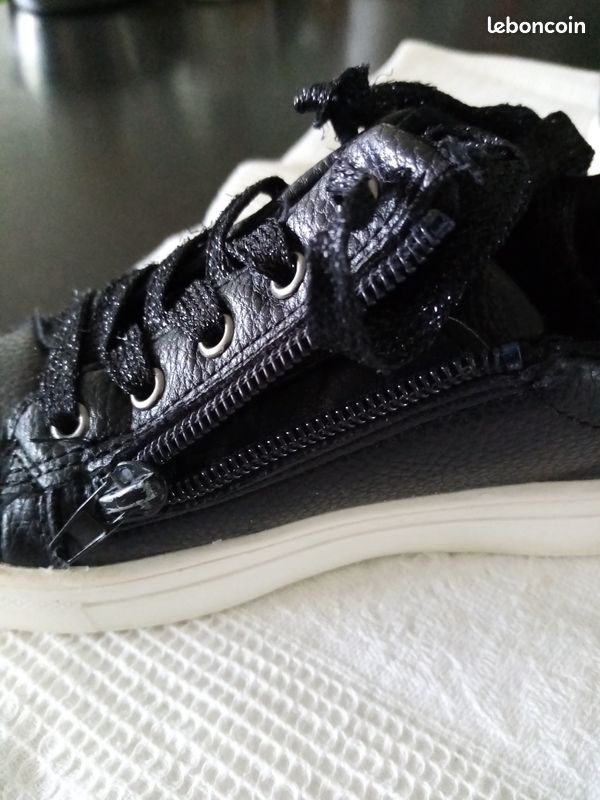 Paire de baskets enfant noir (pointure 29) Pointure 29 · Bon état (image 3)
