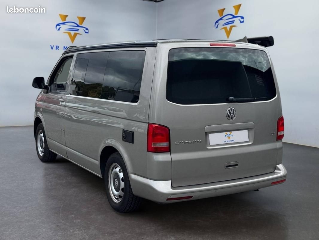 Volkswagen California 2.0 TDI 140 BVM6 – TOIT ÉLECTRIQUE CHAUFFAGE STATIONNAIRE CLIM 3 ZONES RADA... (image 9)