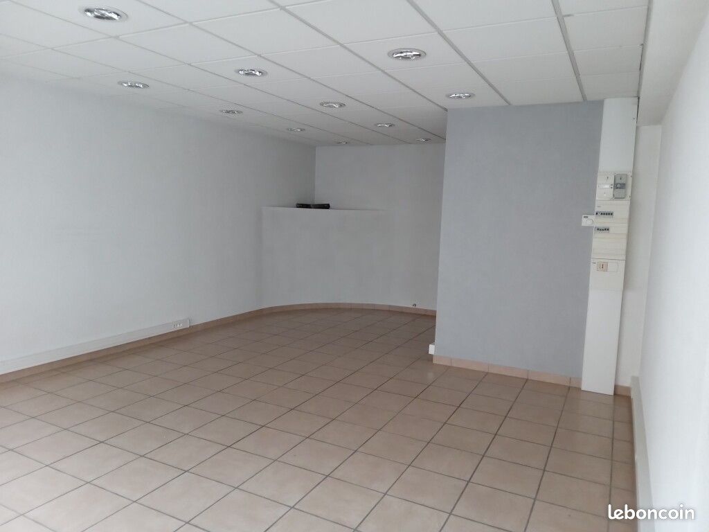 Local commercial 35 m² - Bureaux & Commerces