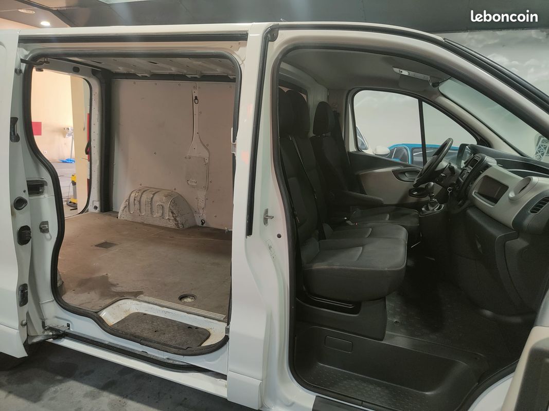 Renault Trafic III Fourgon L1H1 1.6 dCi 90ch Stop&Start Confort - ENTIEREMENT REPEINT (image 5)