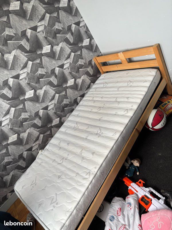 Lit 1 place + sommier + matelas (image 1)
