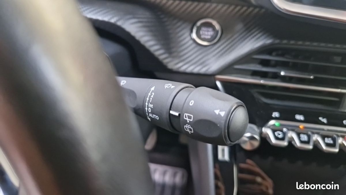 Peugeot 2008 BLUEHDI 130 S&S EAT8 ALLURE PACK (image 15)