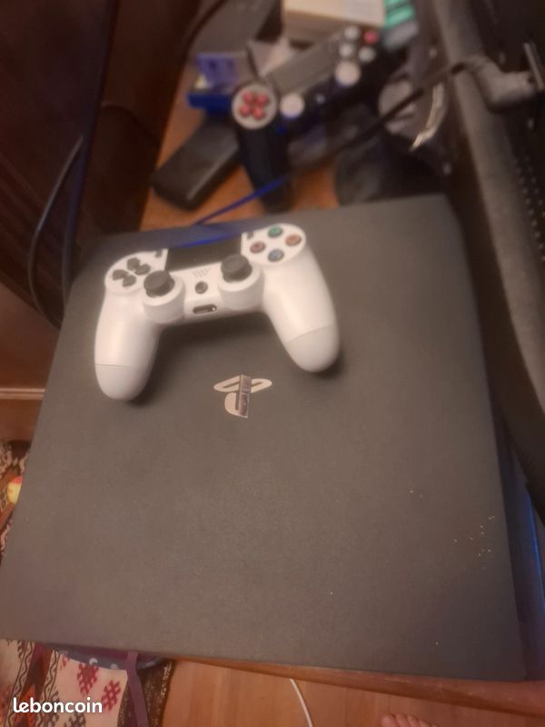 Console Sony PlayStation 4 Slim 1To Noire - Occasion Pour Pièce Ou Échange PS4/PS5