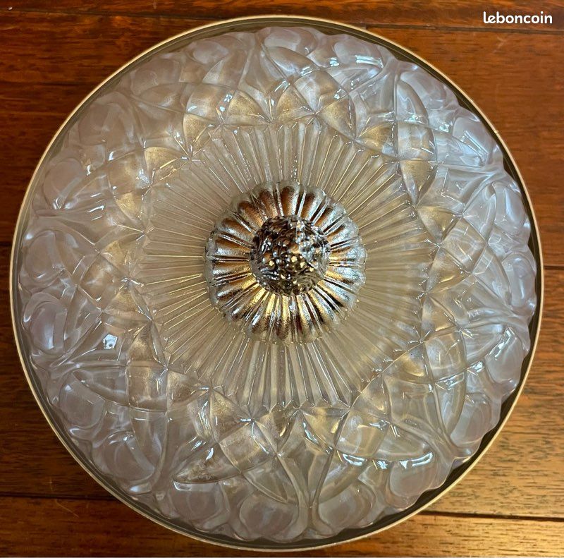 Plafonnier en verre vintage : 15 pièces recherchées et adresses de