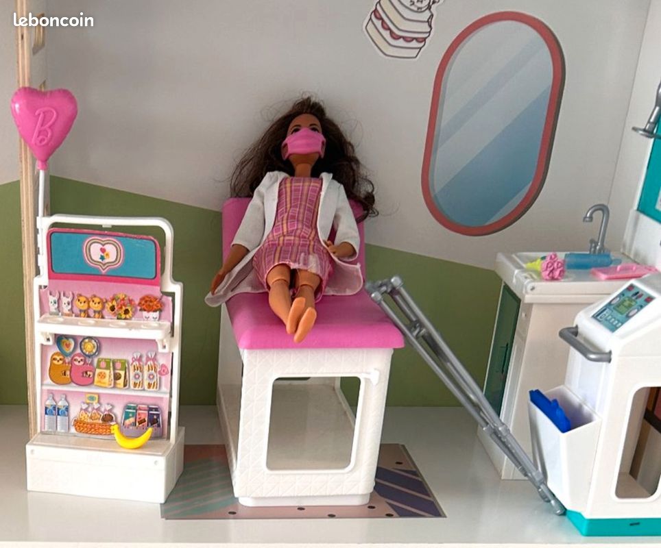 Barbie médecin avec son cabinet médical Jeux Jouets