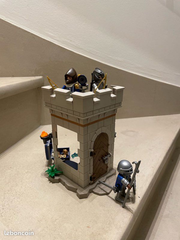 Petite forteresse Playmobil novelmore (image 1)