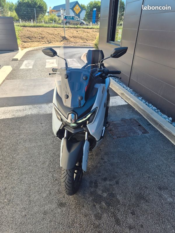 Yamaha NMAX 125 Tech Max 2025 – 5 000 km (image 2)