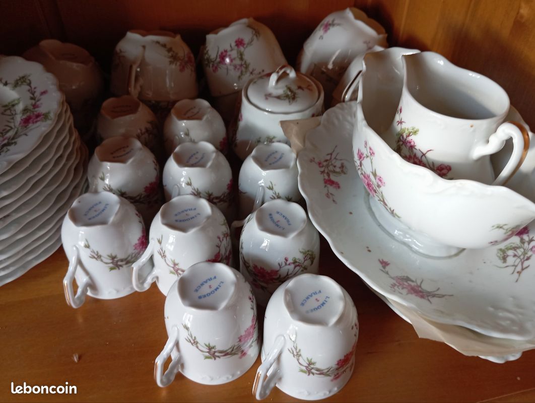 Service à vaisselle en porcelaine de Limoges motif floral (image 8)