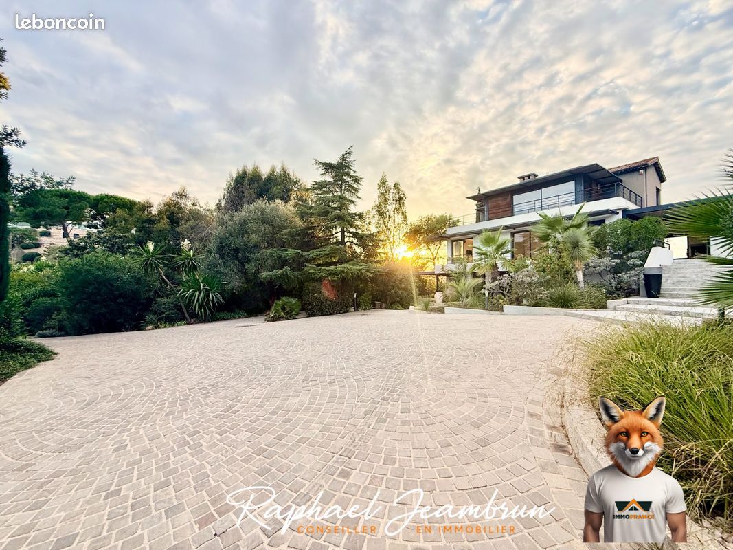 Maison 6 pièces 245 m² · à Vallauris · 245 m² · 2 450 000 €