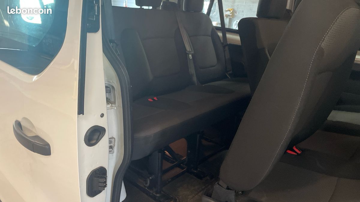đ RENAULT TRAFIC COMBI 9 PLACES 2.0 DCI 145ch TVA RĂCUPĂRABLE 2019 (image 5)