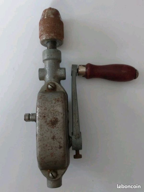ANCIENNE CHIGNOLE PEUGEOT bois métal vilebrequin ancien outil perceuse