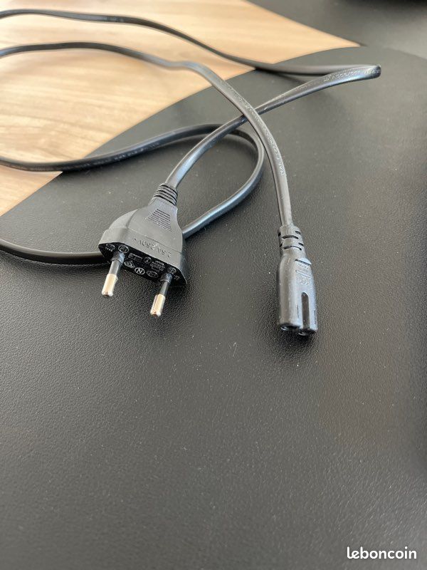 Ps4 (sans câble HDMI) avec deux manettes et deux jeux (image 4)