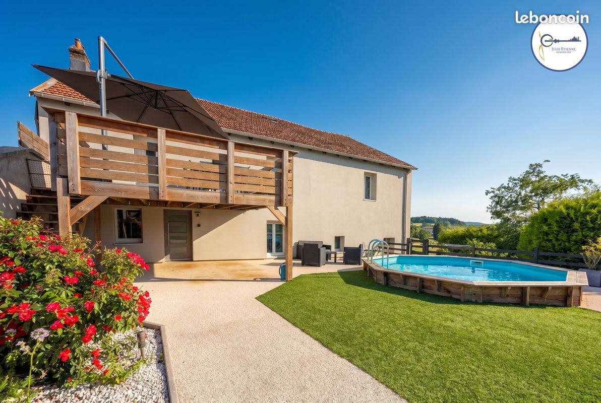 Maison 8 pièces 183 m² · à Hadol · 183 m² · 254 000 €