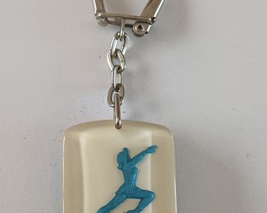Porte-clés Jeux Olympiques Grenoble 1968 - Figure Patinage - Bourbon - France