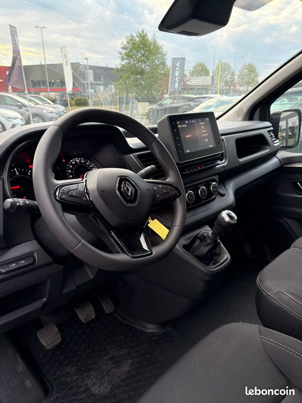 Renault Trafic Grand Confort L2H1 3T Blue DCI 130 (image 4)
