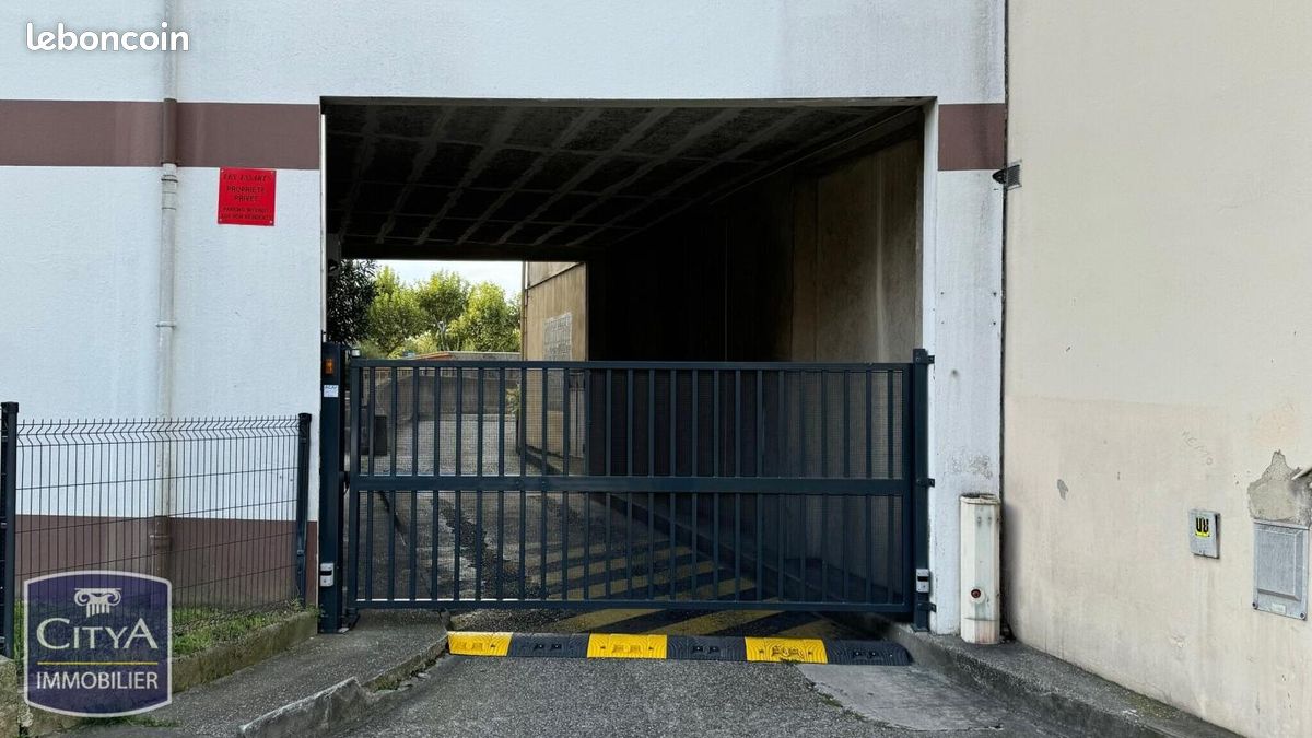 Parking Grenoble · 11 500 €