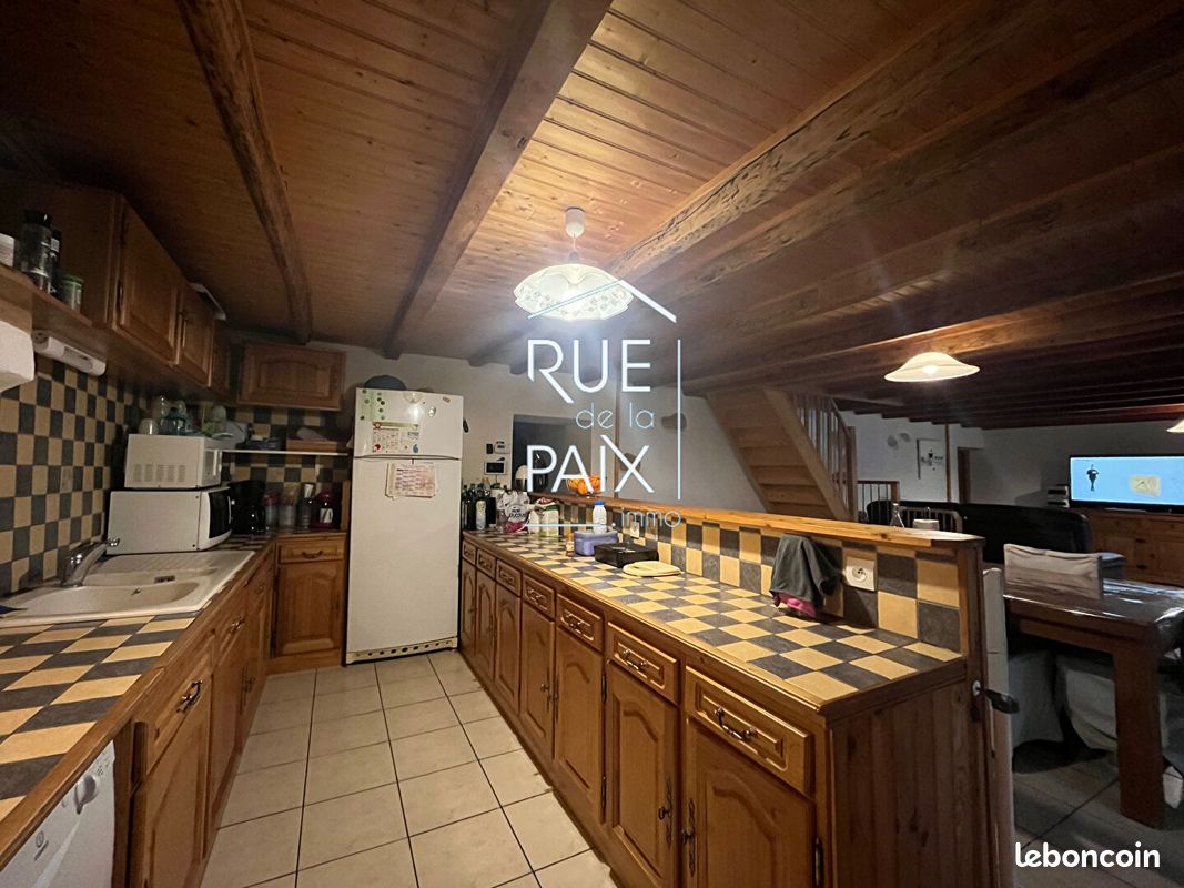 Maison 5 pièces 165 m² - Vouhé 79310 (image principale 2)