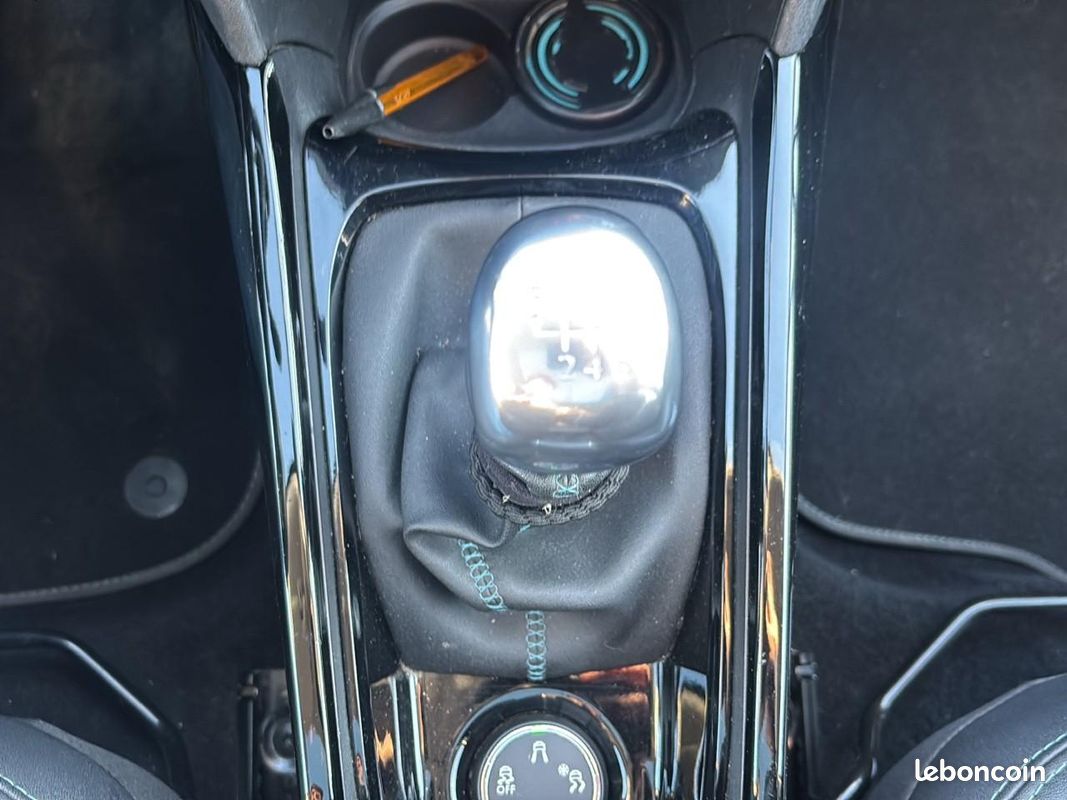 PEUGEOT 2008 1.2 puretech 110 crossway (image 33)