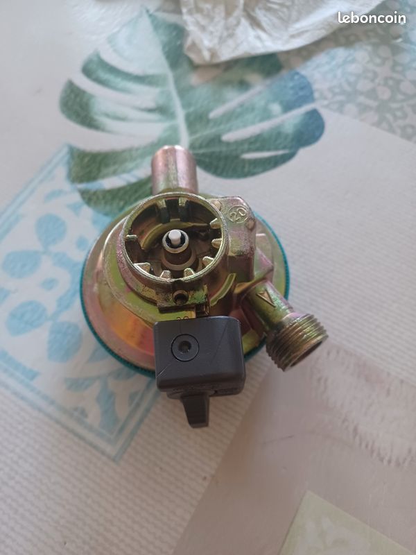 Détendeur tout neuf Pour bouteilles de gaz Tunis et Elfie 6 kilo (image 2)