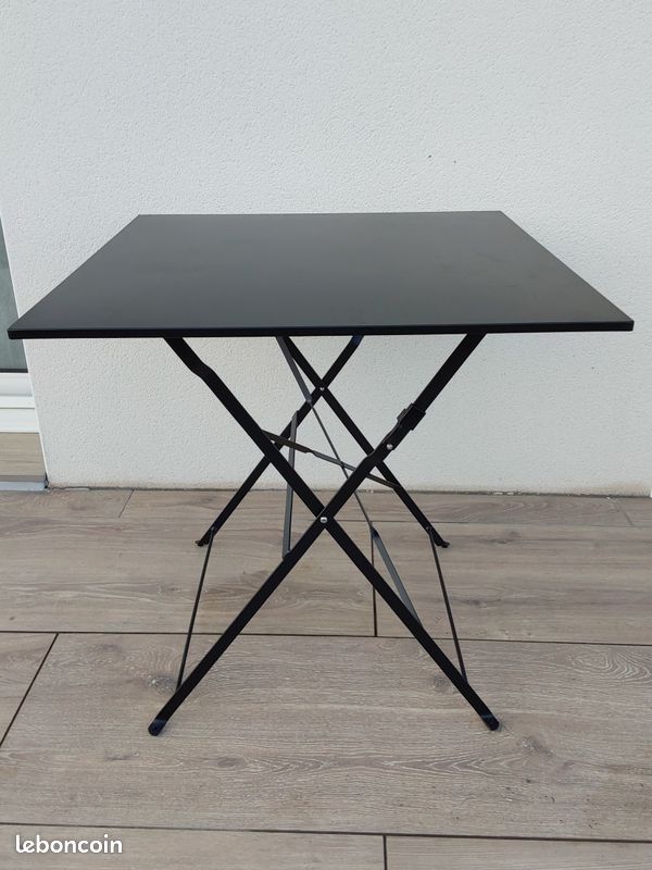 Table pliante en métal intérieur ou exterieur (image 1)