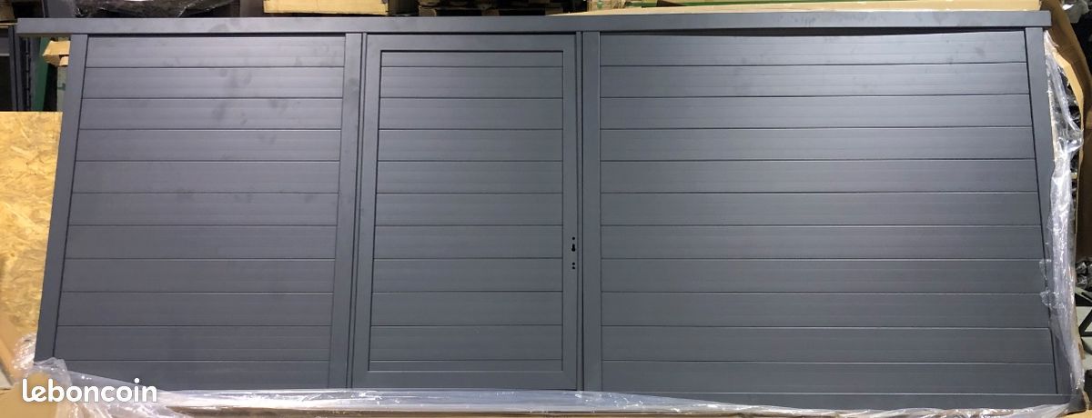 Portail coulissant aluminium 4x2m – Portillon inclus (image 1)