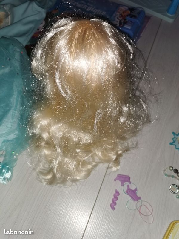 Kit reine des neiges, château poupées, tête à coiffer livre projeté, accessoires (image 6)