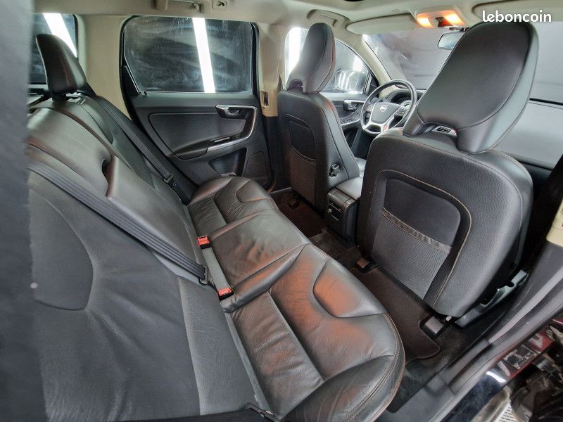 Volvo XC60 D3 136CH SUMMUM * TOIT * BLUETOOTH * XENON * CAMERA * NAVIGATION (image 15)