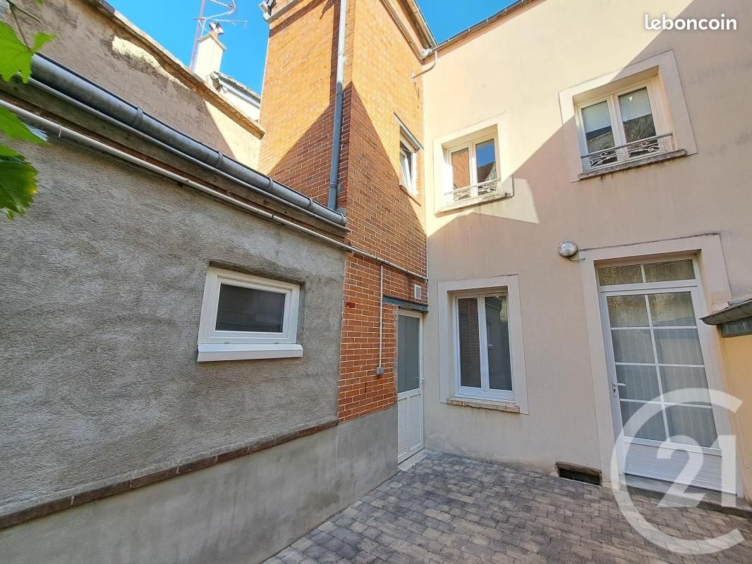 Maison 6 pièces 113 m² · à Puiseaux · 113 m² · 180 000 €